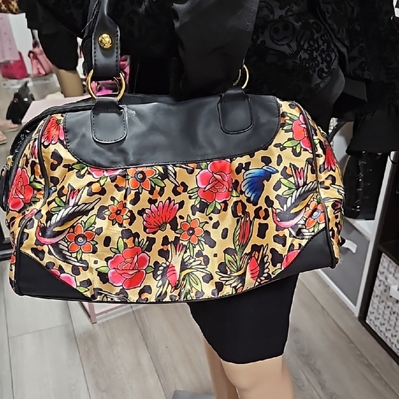 Floral satin Patterned Handbag with Black Accents - Picture 2 of 3